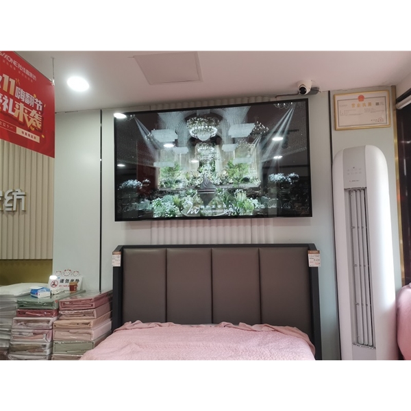 合肥高劉家紡店采購我司一臺75寸壁掛廣告機(jī)