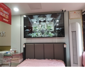 合肥高劉家紡店采購(gòu)我司一臺(tái)75寸壁掛廣告機(jī)